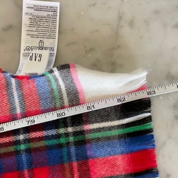 GAP Oversized Cozy Frayed Soft Red Green Plaid Scarf @ 83" x 25" - Picture 13 of 13